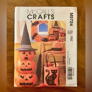 Uncut McCall’s Crafts M5724 (2008) Halloween decor, factory fold sewing pattern